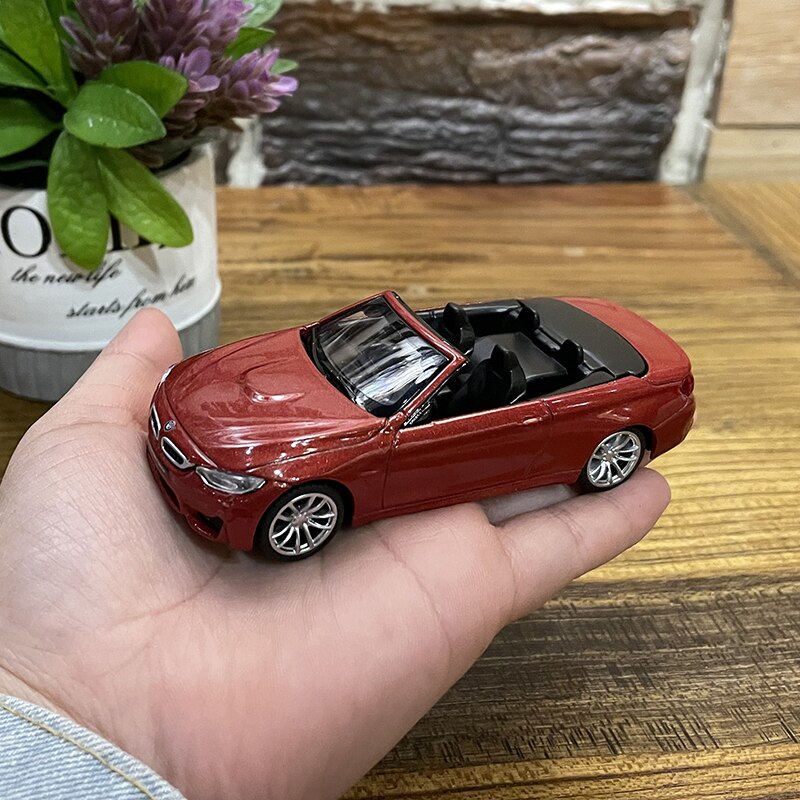 Voiture miniature BMW pour collection 